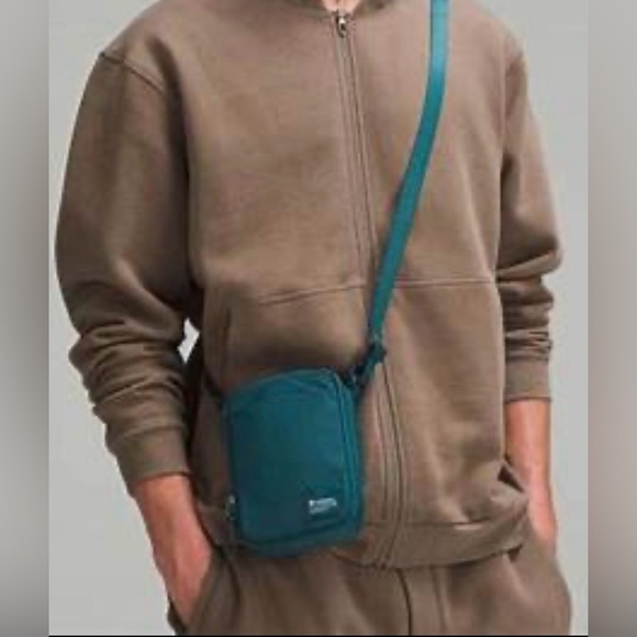 lululemon athletica green easy access cross body Bag 1.5 L - Picture 2 of 8